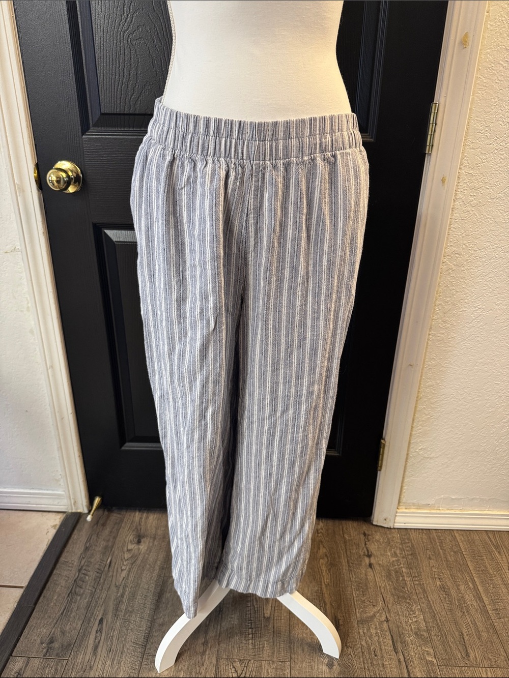 Old Navy Gray and White Striped Wide-Leg Pants
